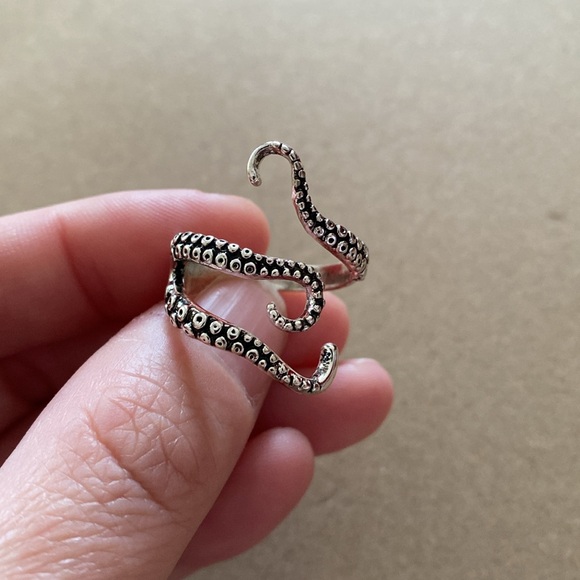 🆕Unisex Exotic Silver & Pewter Colossal Squid/Kraken Ring- Adjustable - Picture 5 of 6